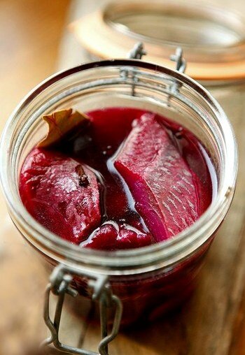 Селедка в свекольном маринаде: красиво, вкусно, необычно