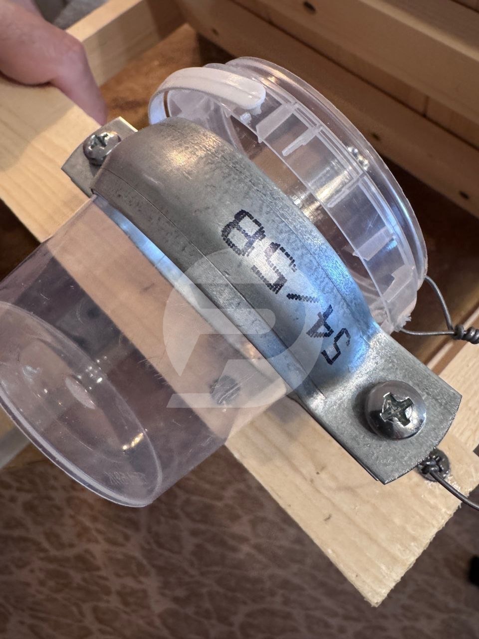 Наш земляк Сергей Ордашевский своими руками делает кормушки и домики для белок Наш земляк Сергей Ордашевский своими руками делает кормушки и домики для белок