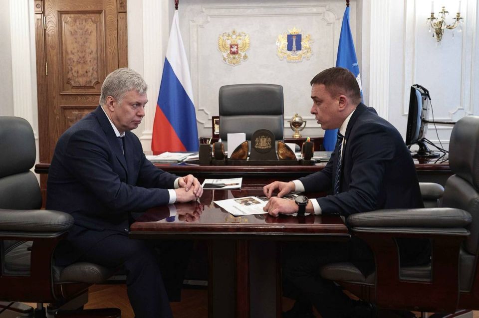Губернатор Ульяновской области Алексей Русских провел рабочую встречу с сенатором от нашего региона Айратом Гибатдиновым