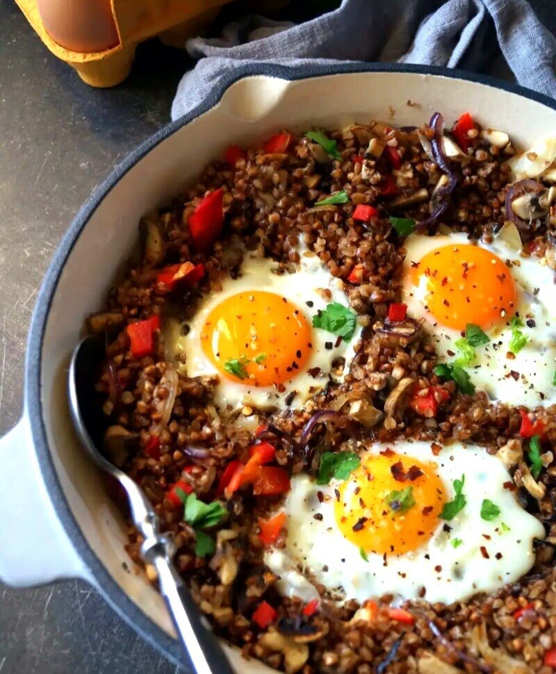 Гречка с яйцами в духовке: новый взгляд на привычный завтрак