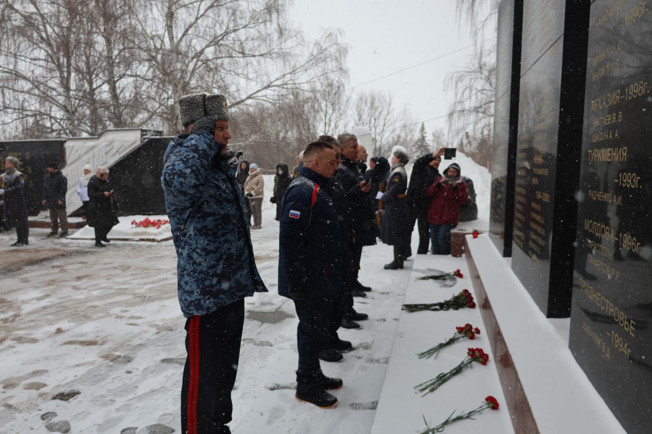 Руководство регионального УМВД и представители общественности приняли участие в мероприятии, посвященном Дню вывода советских войск из Республики Афганистан Руководство регионального УМВД и представители общественности приняли участие в мероприятии, посвященном Дню вывода советских войск из Республики Афганистан