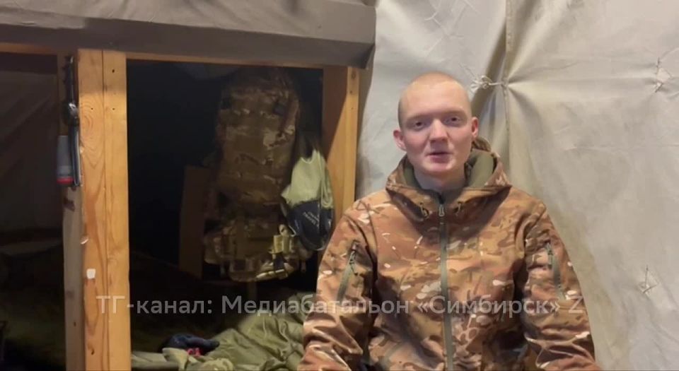 18-летний ульяновец Максим Тарабаев буквально недавно был студентом, но принял мужественное решение пойти по стопам своего отца и пойти защищать Родину