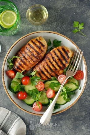 Быстрый и вкусный ужин: куриное филе на сковороде за 10 минут