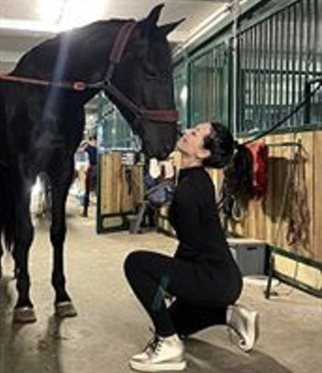 Скакать, нельзя остановиться! Как ульяновская красавица приручила карачаевского жеребца