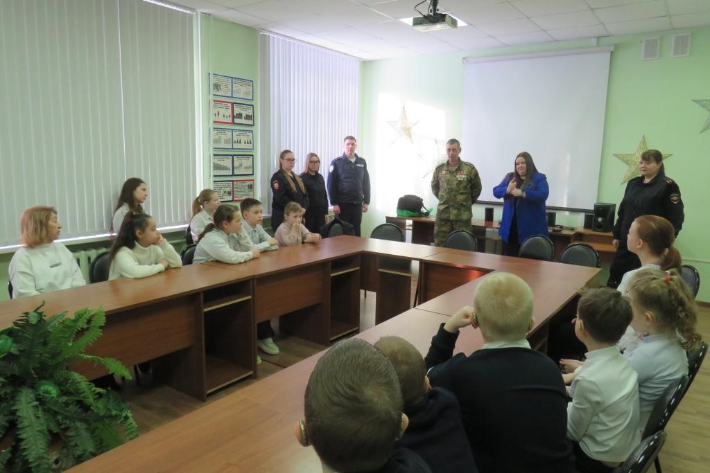 В преддверии Дня защитника Отечества ульяновские полицейские посетили воспитанников школы-интерната для детей с ограниченными возможностями здоровья