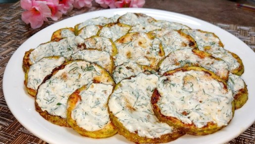 Простой и вкусный рецепт жареных кабачков с удивительным соусом