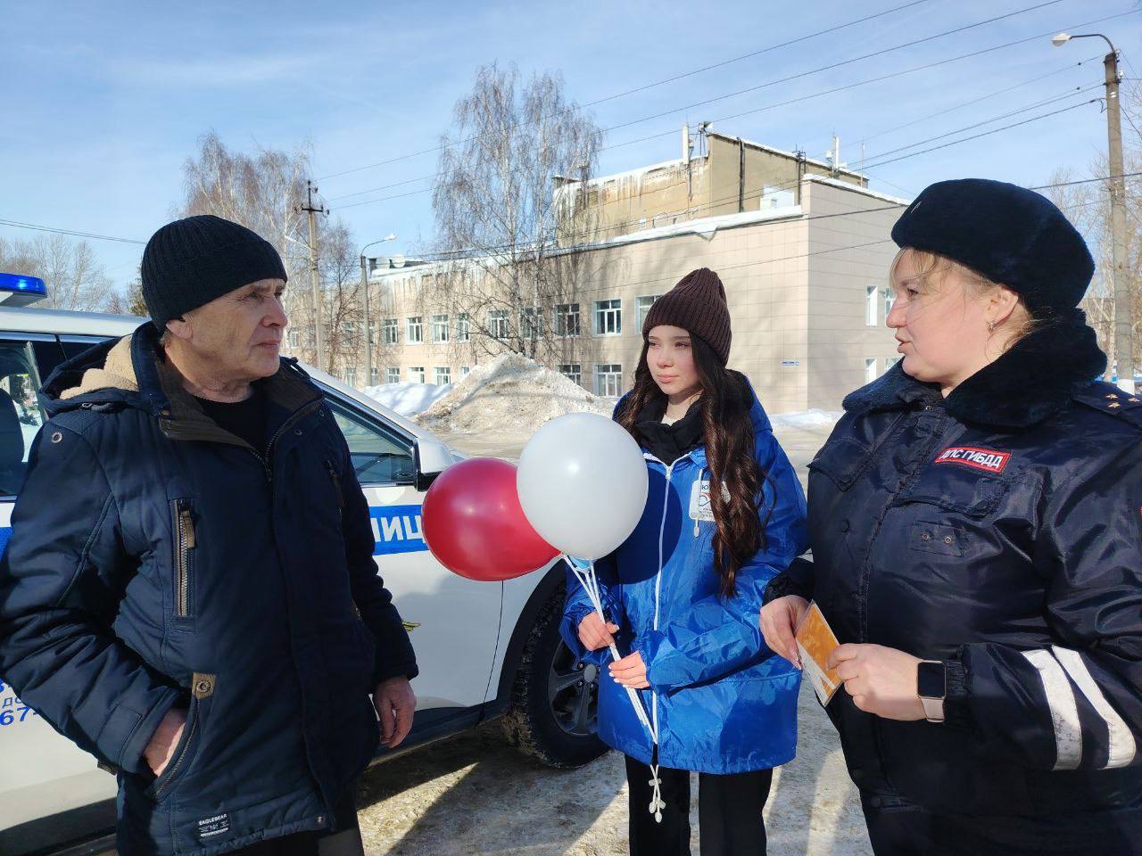 Волонтеры ЮИД поздравили водителей с 23 февраля Волонтеры ЮИД поздравили водителей с 23 февраля
