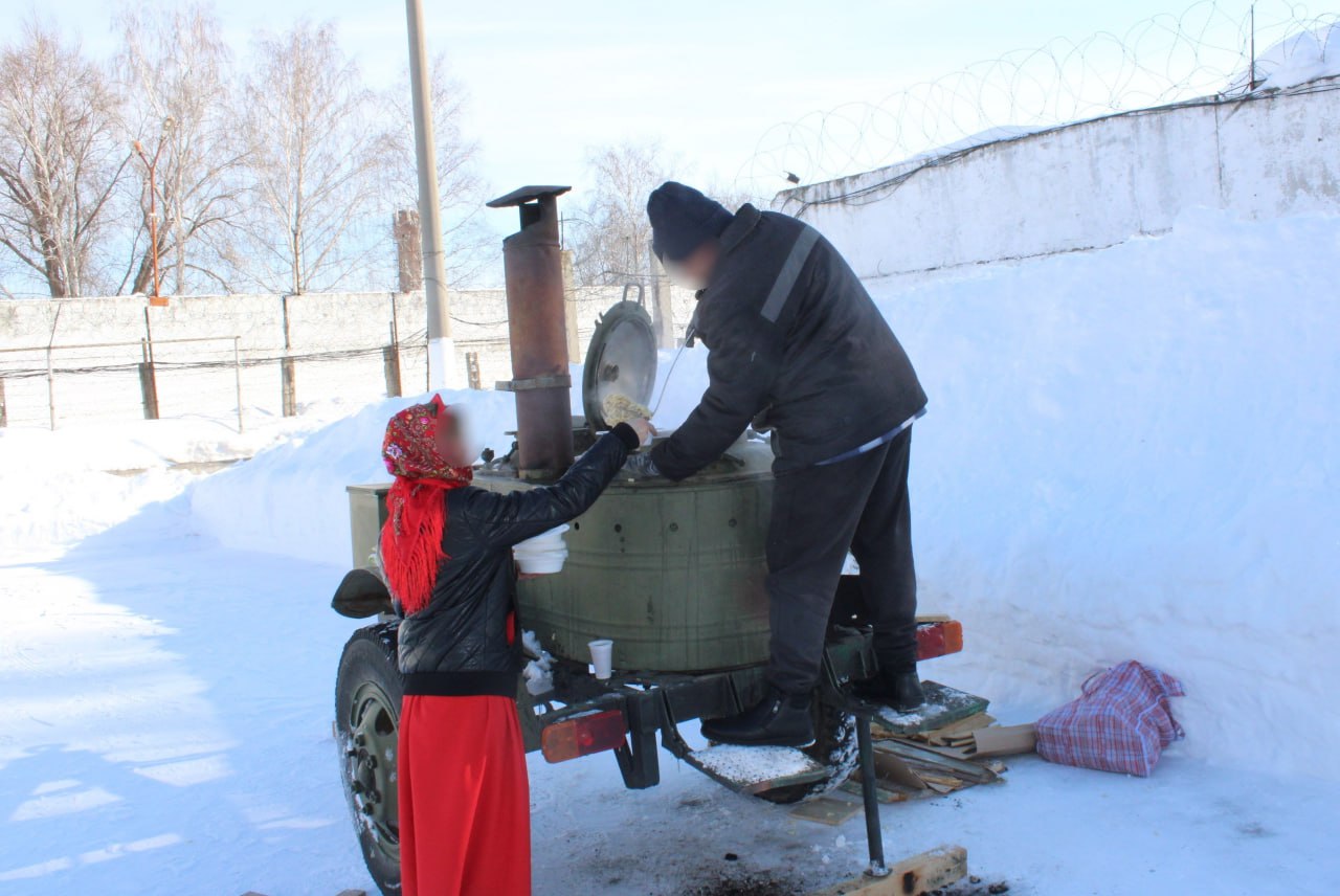 Тянули канат, пели песни и ели блины Тянули канат, пели песни и ели блины