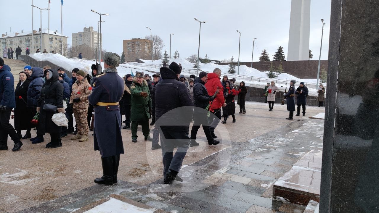 Митинг в честь Дня защитника Отечества прошёл у Обелиска Славы Митинг в честь Дня защитника Отечества прошёл у Обелиска Славы