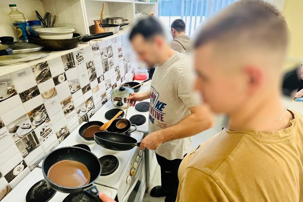 Тянули канат, пели песни и ели блины Тянули канат, пели песни и ели блины