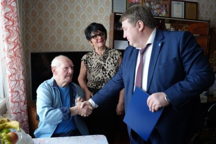 Александр Болдакин: Поздравил со 103-летием ветерана Великой Отечественной войны, Ивана Александровича Гуськова