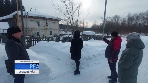 Свыше 120 случаев обрушения крыш зданий из-за большого количества снега было зарегистрировано с начала 2026 года в регионах России, а 60 из них произошли только за последнюю неделю