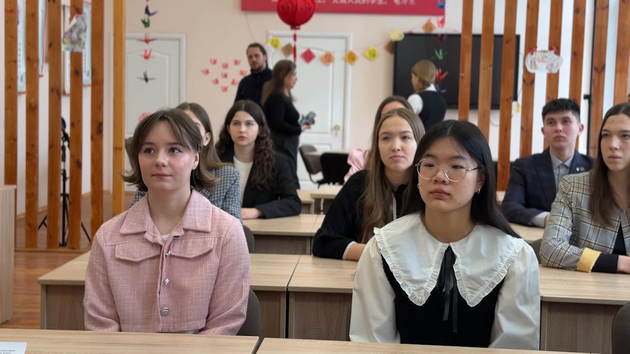 В 25 году количество иностранцев, проходящих обучение в российских ВУЗах, достигло 400 000 человек — это около 8% от общего количества студентов