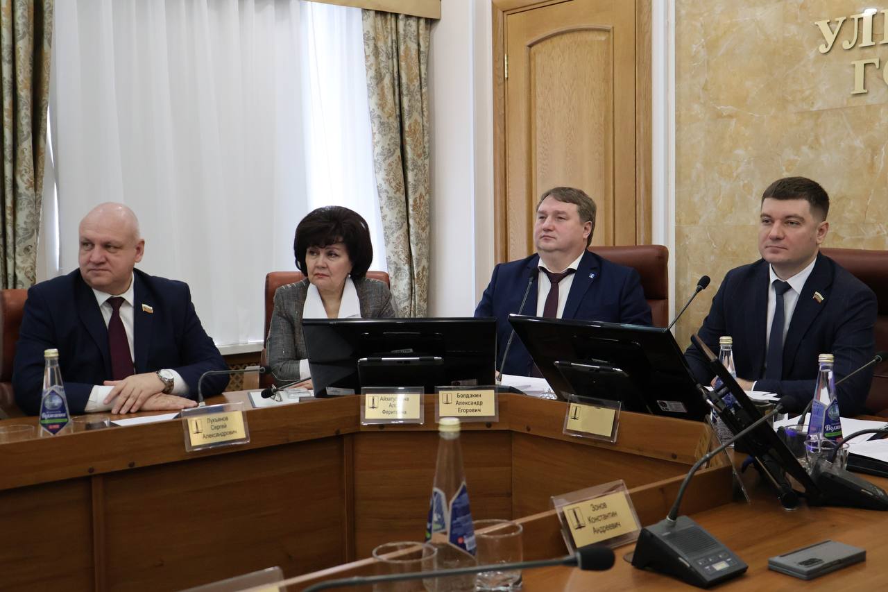 Депутаты Городской Думы заслушали отчеты о проделанной работе глав администрации Засвияжского и Железнодорожного районов