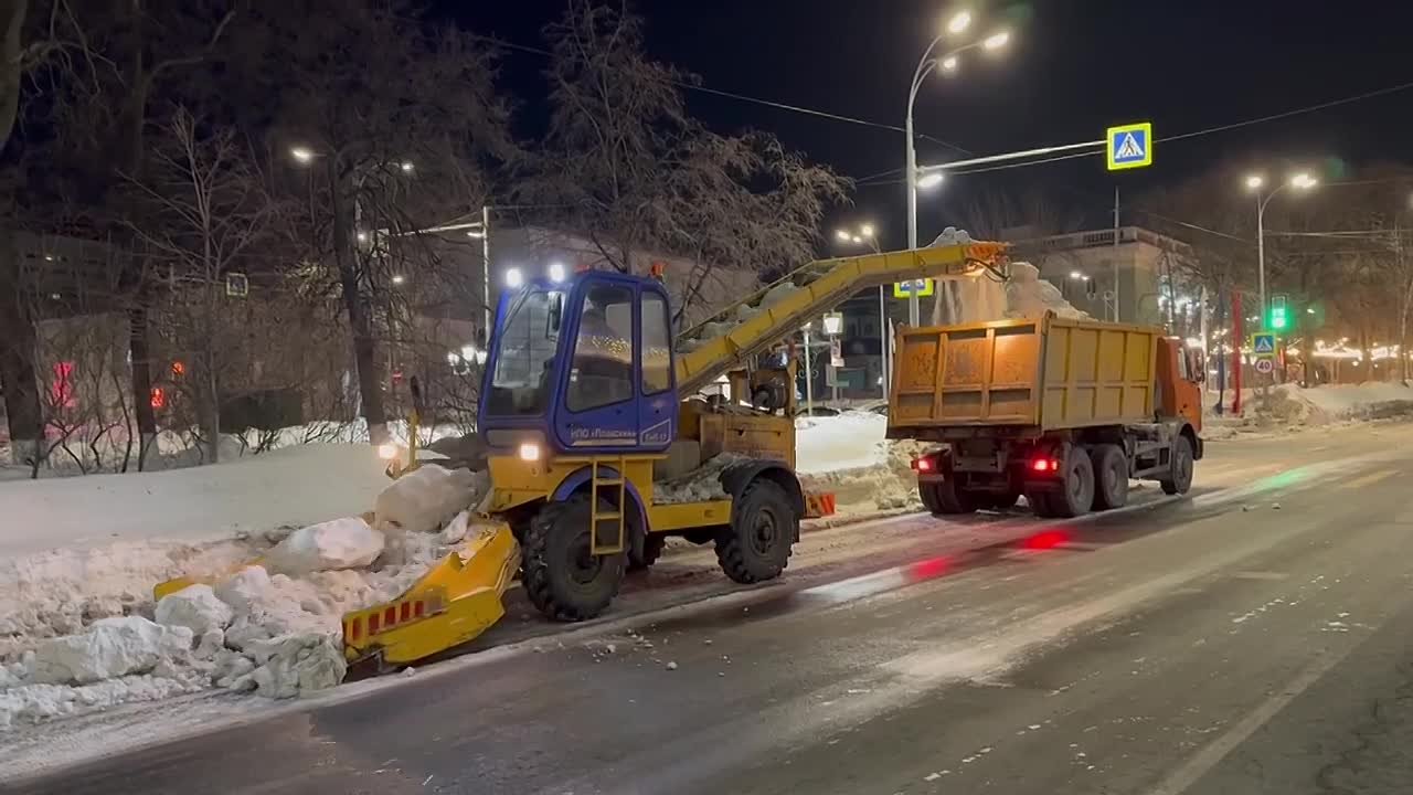 За прошедшие сутки с улиц Ульяновска вывезено 270 самосвалов снега