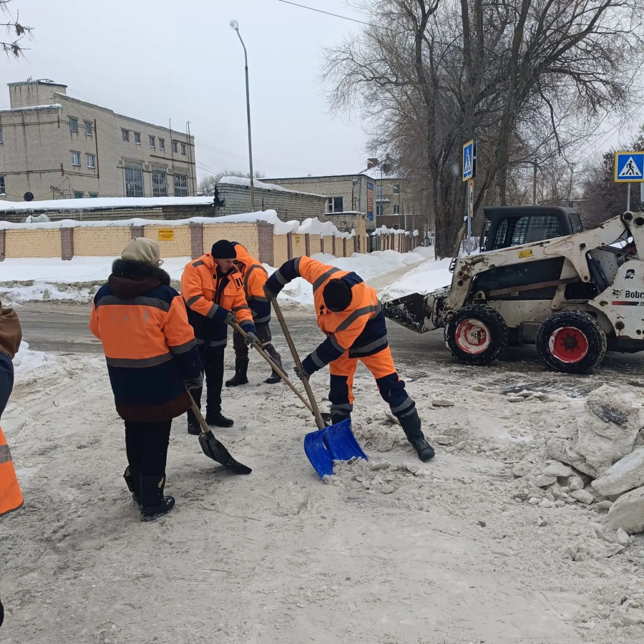 За прошедшие сутки с улиц Ульяновска вывезено 270 самосвалов снега За прошедшие сутки с улиц Ульяновска вывезено 270 самосвалов снега