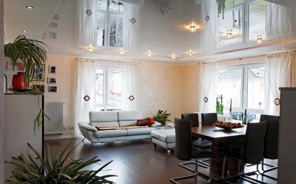 Как правильно ухаживать за натяжными потолками