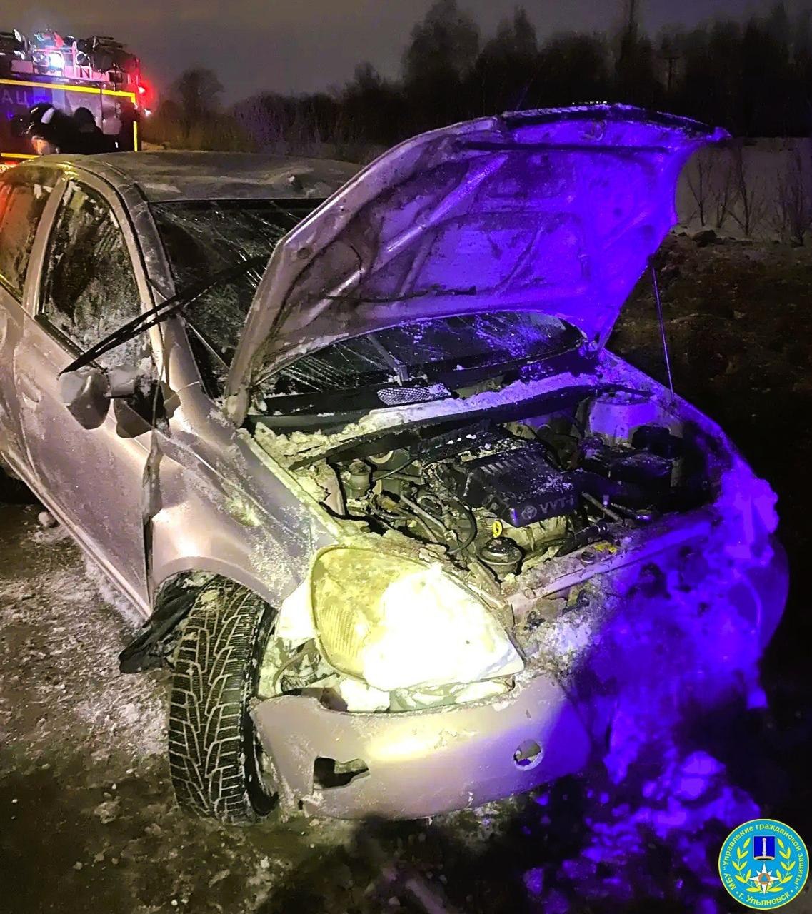 Спасатели помогли ликвидировать последствия аварии Спасатели помогли ликвидировать последствия аварии