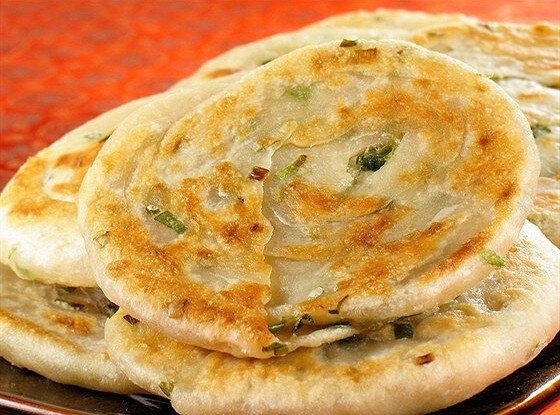 Необычные луковые оладьи: вкус и легкость приготовления