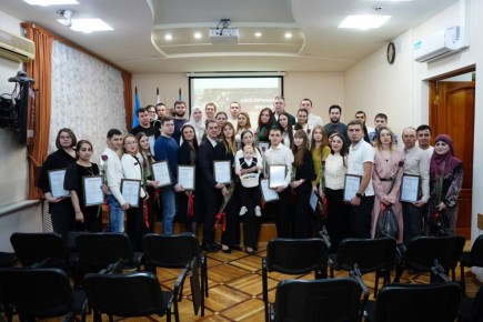 Александр Болдакин: Вручил жилищные сертификаты ульяновским семьям