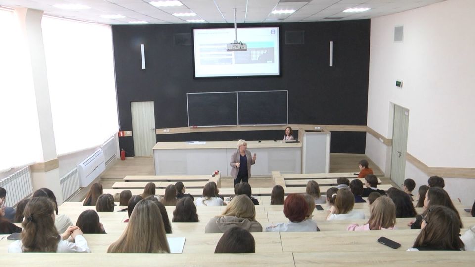 Энергия созидания: в преддверии Международного женского дня Общество «Знание» предоставило возможность студентам пообщаться с успешными женщинами, которые смело и открыто поведали о своём жизненном пути