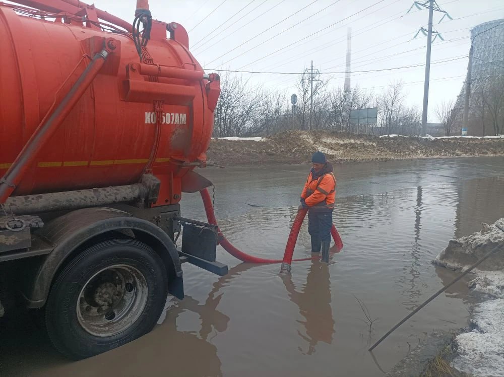 Почти 400 тонн пескосоляной смеси использовали за сутки в Ульяновске для противогололёдной обработки Почти 400 тонн пескосоляной смеси использовали за сутки в Ульяновске для противогололёдной обработки