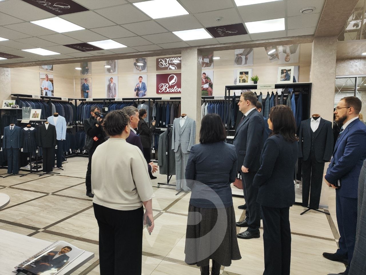 Иван Куликов продолжил свой визит в нашу область в Ульяновске, где высоко оценил потенциал легкой промышленности, особенно отметив ульяновскую швейную фабрику Иван Куликов продолжил свой визит в нашу область в Ульяновске, где высоко оценил потенциал легкой промышленности, особенно отметив ульяновскую швейную фабрику