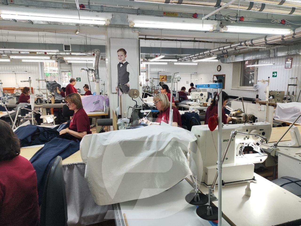 Иван Куликов продолжил свой визит в нашу область в Ульяновске, где высоко оценил потенциал легкой промышленности, особенно отметив ульяновскую швейную фабрику Иван Куликов продолжил свой визит в нашу область в Ульяновске, где высоко оценил потенциал легкой промышленности, особенно отметив ульяновскую швейную фабрику