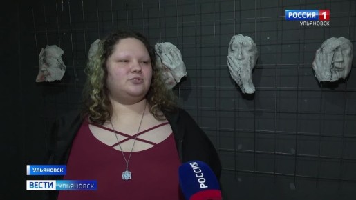 Необычные скульптуры, огромные порталы и сферы - удивительные экспонаты собраны на новой выставке "Мы все обязаны друг другу" в Молодёжном центре современного искусства