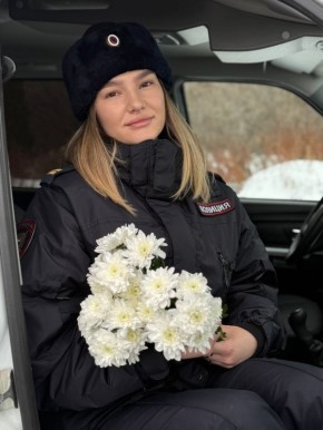 Крепкого здоровья и душевного равновесия желает всем полицейский взвода патрульно - постовой службы полиции ОМВД России по Ленинскому району г. Ульяновска младший сержант полиции Юлия Зыкова