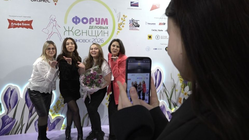 Время весны и красоты. Теплом друг с другом и со всеми окружающими делятся участники и гости традиционного «Форума деловых женщин», который в этом году отмечает свой первый настоящий юбилей