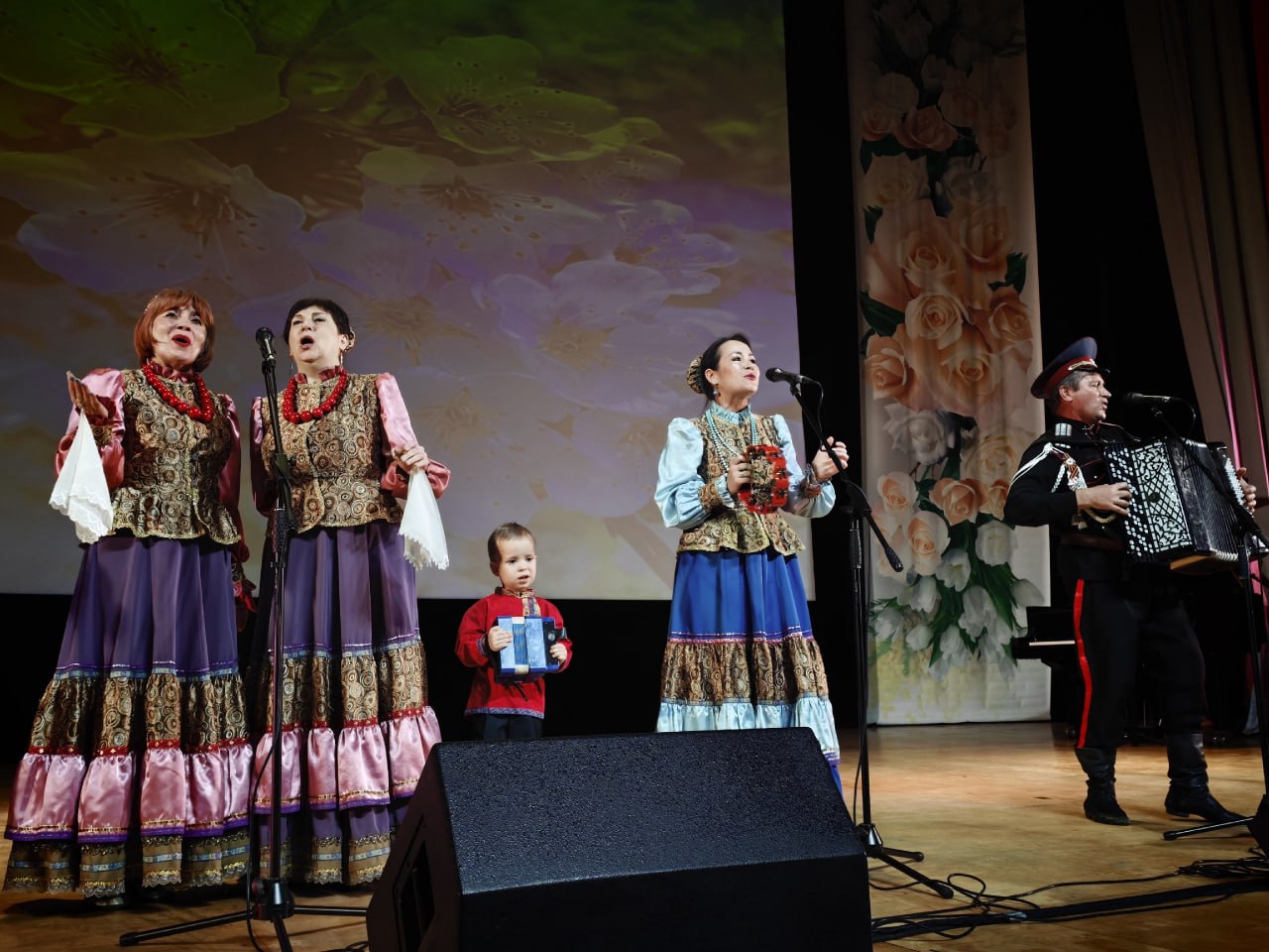 Ульяновские учреждения культуры подарили горожанкам весеннее настроение ко Дню 8 Марта Ульяновские учреждения культуры подарили горожанкам весеннее настроение ко Дню 8 Марта