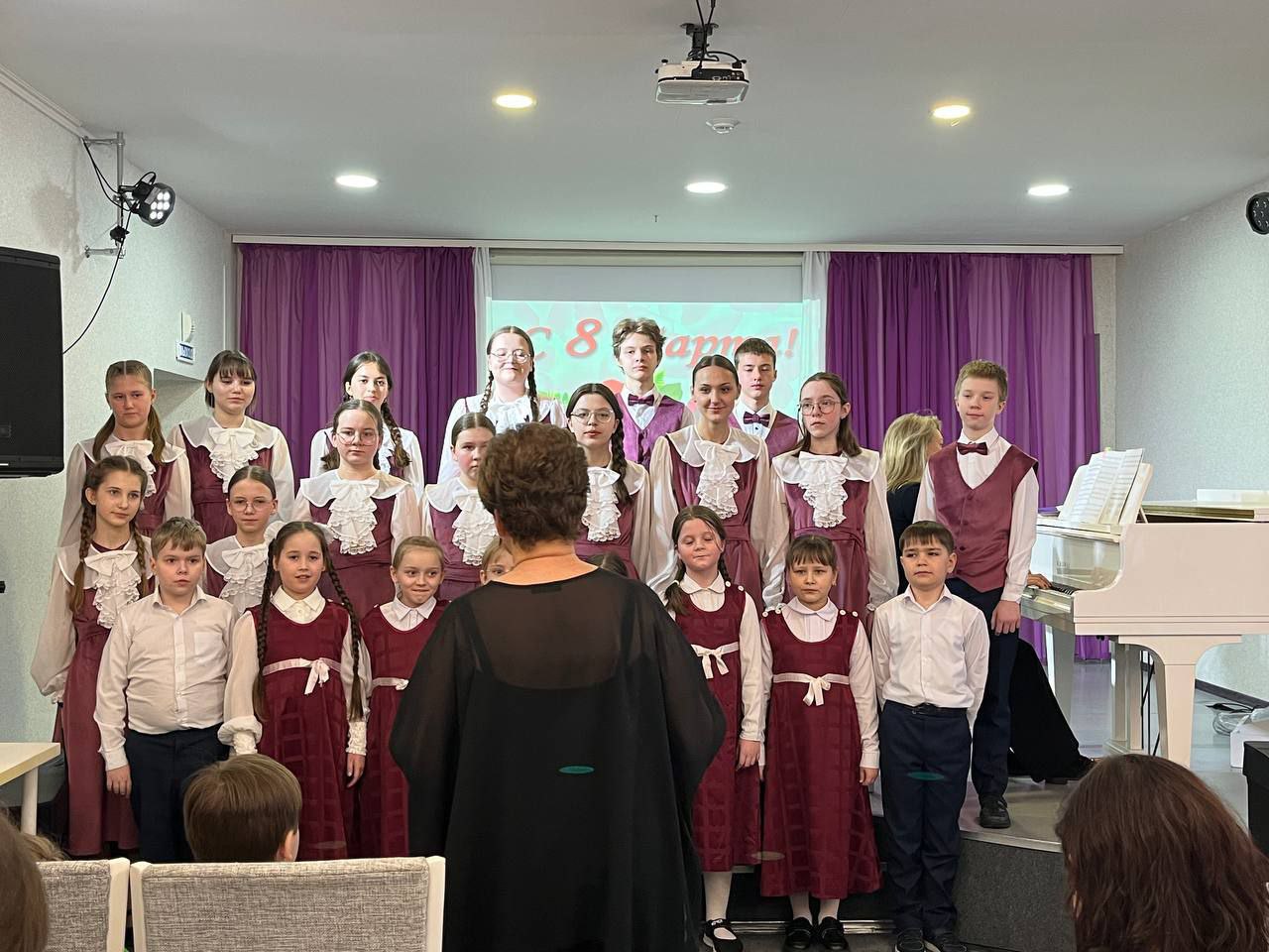 Ульяновские учреждения культуры подарили горожанкам весеннее настроение ко Дню 8 Марта Ульяновские учреждения культуры подарили горожанкам весеннее настроение ко Дню 8 Марта