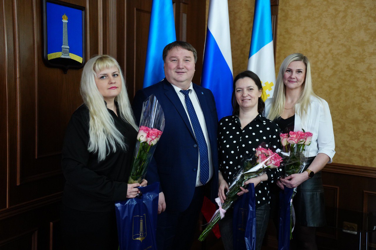 Александр Болдакин: Поздравил с Международным женским днём многодетных мам Ульяновска