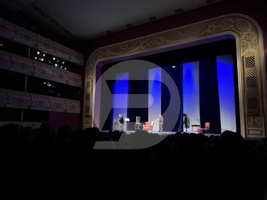 «Лицедей» открывает занавес