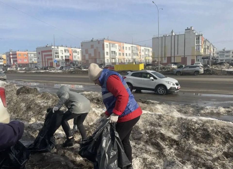 Сегодня на территории Засвияжского района по инициативе Главы города Александра Егоровича Болдакина проходит санитарная пятница, в которой принимают участие сотрудники администрации Засвияжского района и все неравнодушные...