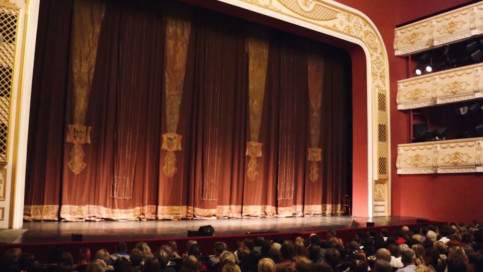 Доброе утро, друзья!. 27 марта — Всемирный день театра, День машиниста, День без домашних заданий и День каракулей