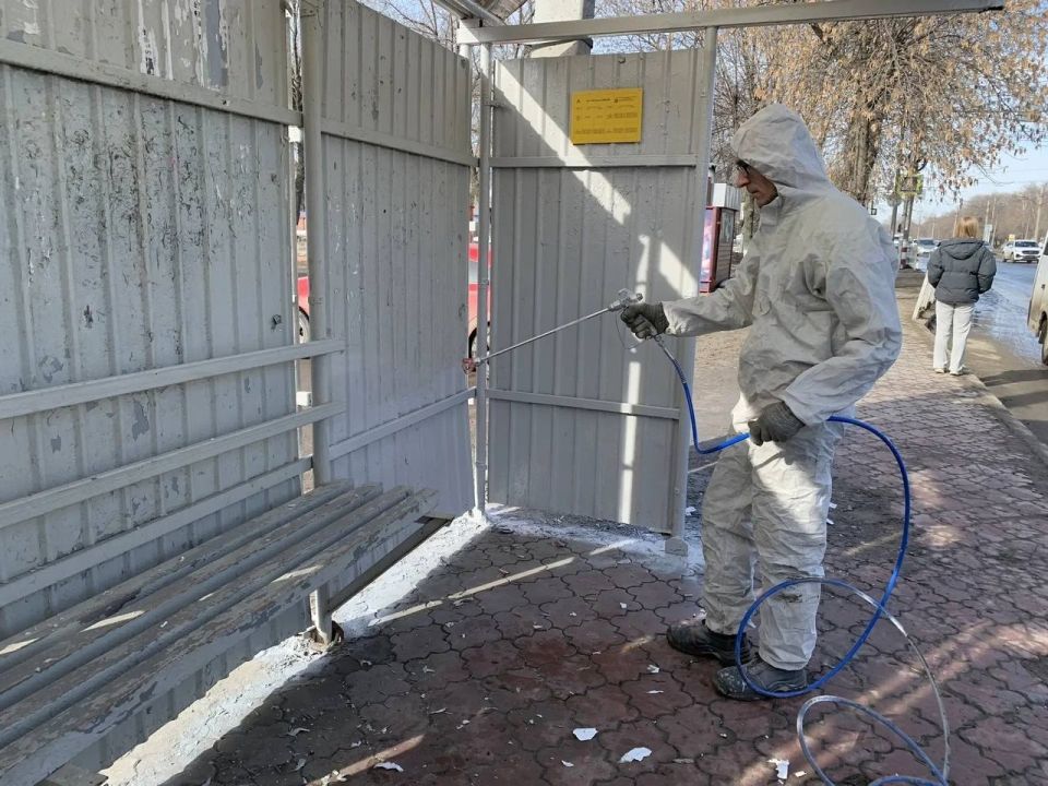 Ульяновские дорожники используют новую компрессорную установку для автоматизированной покраски остановок и бордюров