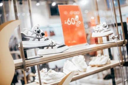 Новые правила вывесок в России: акцент на русский язык