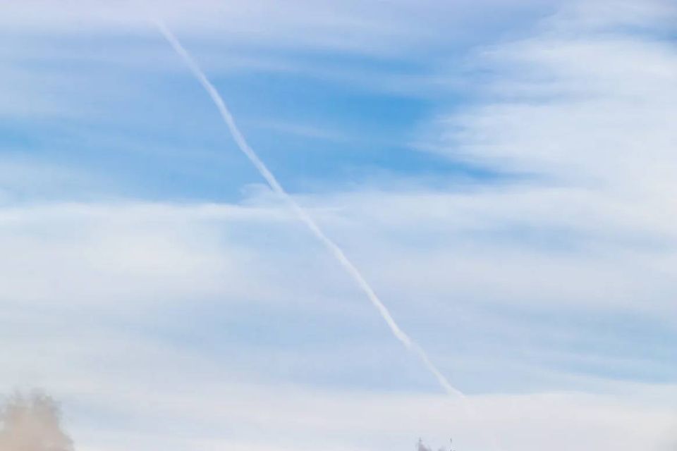 По данным министерства обороны РФ в течение прошедшей ночи дежурными средствами ПВО перехвачены и уничтожены 102 украинских беспилотных летательных аппарата самолетного типа над территориями Белгородской, Курской...