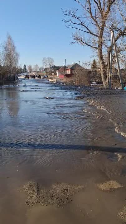 В селе Труслейка произошел прорыв платины частного пруда