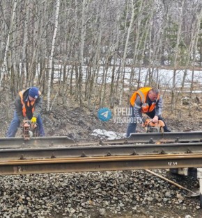 В Телеграм-каналах опубликовано фото того самого рельса, из-за повреждения на котором якобы съехал поезд Челябинск — Москва