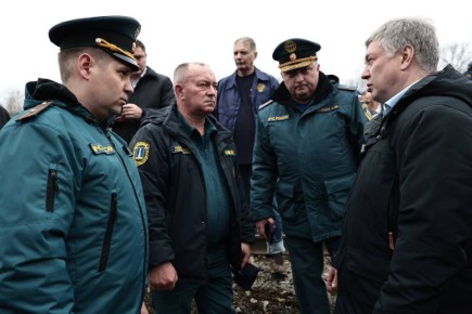 Алексей Русских: На месте схода вагонов поезда «Москва-Челябинск» провел заседание комиссии по ликвидации ЧС совместно с руководством МЧС, Куйбышевской железной дороги, правоохранительных органов и других служб