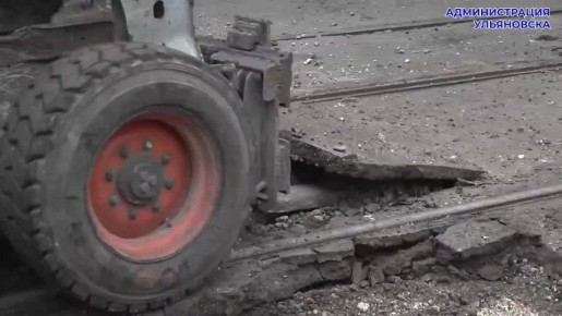 На улице Железной Дивизии началась замена трамвайных путей