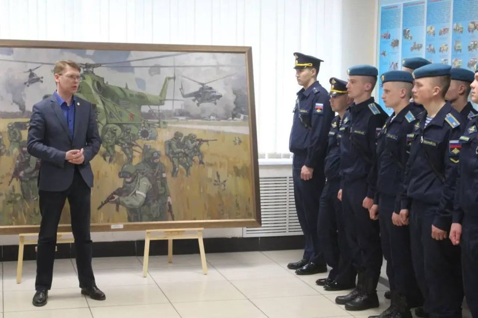 В Рязанском гвардейском воздушно-десантном училище состоялась презентация картины «Работайте, братья!», посвященной подвигу Гостомельского десанта