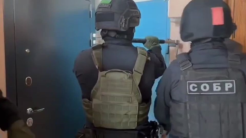 СОБР «Пламя» Управления Росгвардии по Ульяновской области оказал содействие ФСБ и полиции в задержании местных жителей, подозреваемых в незаконном изготовлении огнестрельного оружия