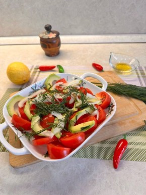 Салат из помидоров и авокадо: легкость и свежесть в вашем рационе