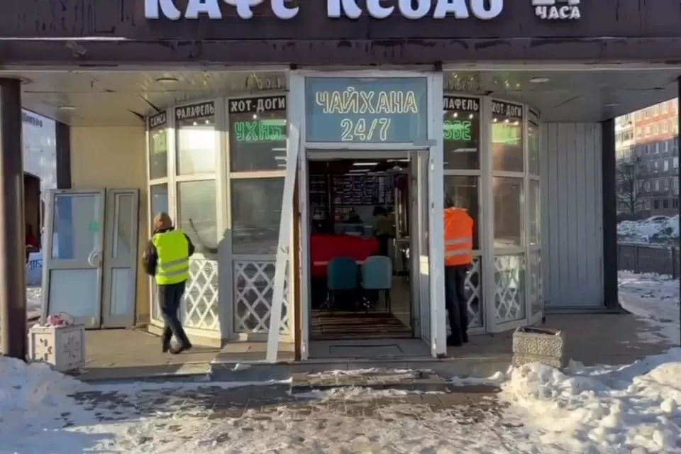 Кафе-шаверму на проспекте Энтузиастов сносят за самозахват земли