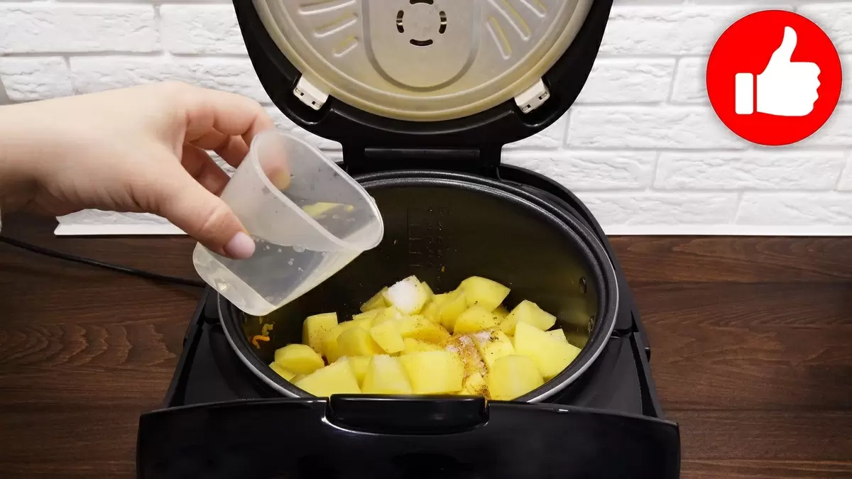 Сочные свиные ребрышки с картошкой: идеальное рагу для семейного обеда