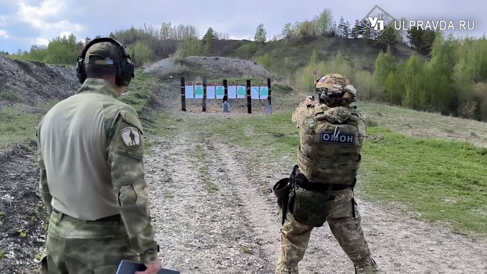 В Ульяновске сотрудники Росгвардии прошли испытания на право ношения геральдического знака 2-й степени